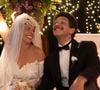 Jacira (Flávia Reis) e Sergio (Sergio Kauffmann) se casam no final de 'Garota do Momento'