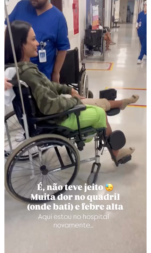 Depois de mostrar o inchaço, Gracyanne Barbosa deu entrada em um hospital de cadeira de rodas
