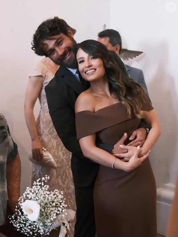 André Luiz Frambach também estava envolvido na cinebiografia de Carmen Miranda. Segundo a equipe de Larissa Manoela, o ator havia sido convidado para o elenco antes mesmo da atriz