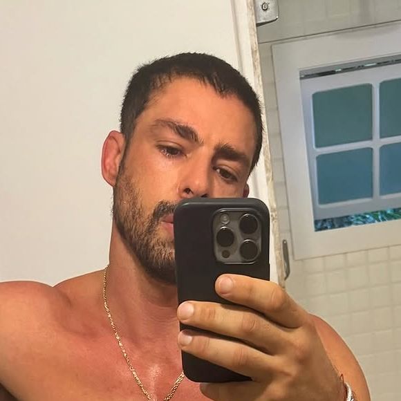 Cauã Reymond é adepto à prática de atividades físicas.