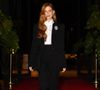 Marina Ruy Barbosa chegou ao evento com um smoking elegante e cabelos soltos