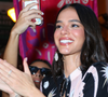 Parece um look básico, mas a bolsa custa R$ 18 mil: Bruna Marquezine desembarca em Salvador para Carnaval com Shawn Mendes com conjunto comfy