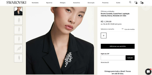 Broche Constella da Swarovski, avaliado em R$ 1.290, adiciona brilho luxuoso ao último look de Odete Roitman