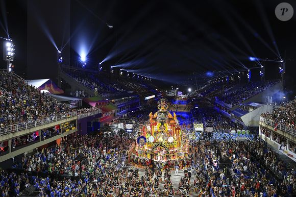 Confira a ordem dos desfiles da 2ª noite na Sapucaí: Unidos da Tijuca com Anitta, despedida de Neguinho na Beija-Flor, Viviane Araújo no Salgueiro e Sabrina Sato na Vila Isabel!