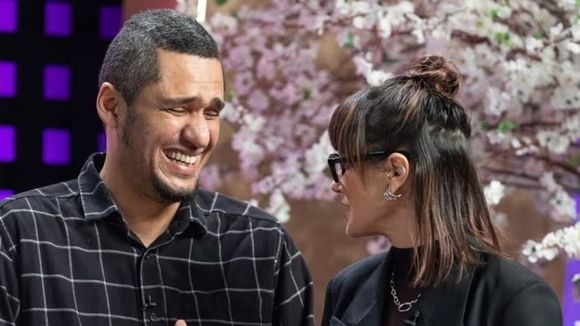 Guitarrista, discreto e já participou do 'MasterChef Brasil': quem é o marido de Helena Rizzo, jurada do reality? Casal se conheceu de forma inusitada e tem filha de 10 anos