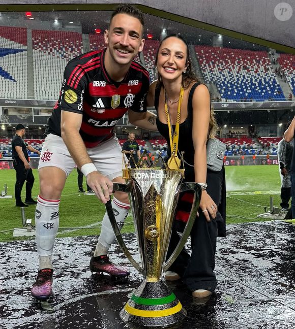 Além dos looks, Maitê compartilha sua rotina que combina a profissão com momentos ao lado do namorado, mostrando desde sua vida como médica até o lifestyle.