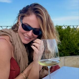 Paolla Oliveira é símbolo de elegância e ousadia na casa dos 40 anos