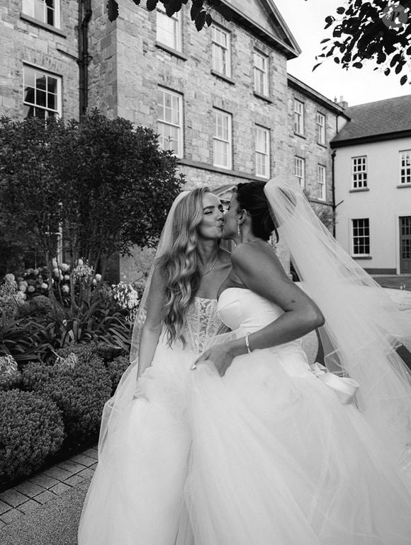 O casamento de Talita Araújo e Isla Wolfe ganhou registros inéditos publicados pela ex-BBB, que resumiu o momento com a frase: 'O dia que eu nunca vou me esquecer'