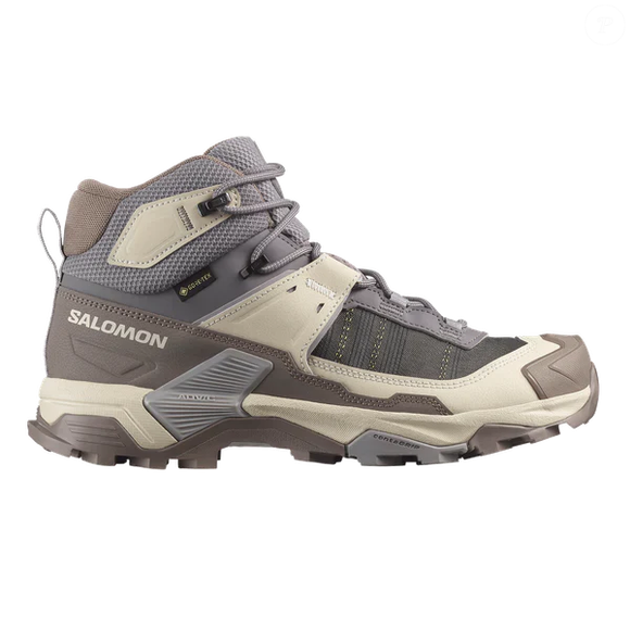 Modelo da Salomon une pegada esportiva de tênis robusto ao conforto e estrutura de bota de cano curto