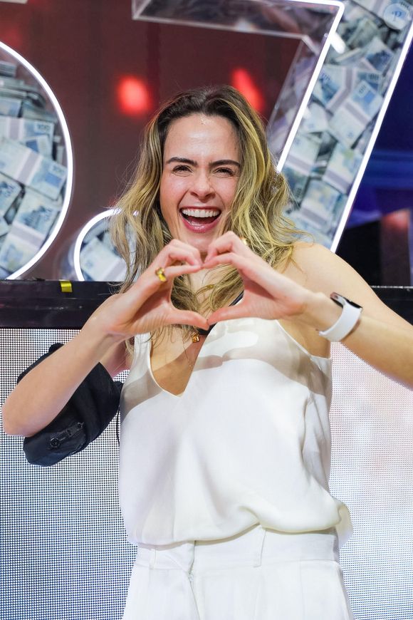 Ana Paula Renault aponta que foi chamada de ‘desequilibrada’ por Evandro Santo, teve fake news criadas por fãs da Nadja e foi fortemente xingada pelo ex-integrante do ‘Pânico na TV’