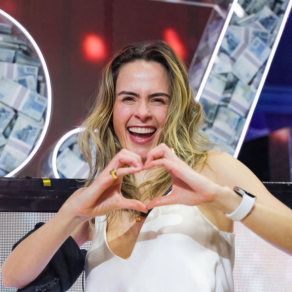 Ana Paula Renault aponta que foi chamada de ‘desequilibrada’ por Evandro Santo, teve fake news criadas por fãs da Nadja e foi fortemente xingada pelo ex-integrante do ‘Pânico na TV’