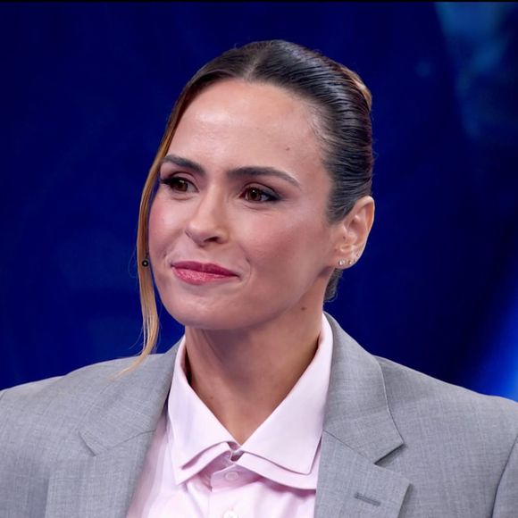 Ana Paula Renault apostou em um look cheio de estilo para participar do 'Domingão com Huck'