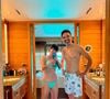 O shape de Tadeu Schmidt virou assunto nas redes após o apresentador publicar fotos sem camisa durante viagem