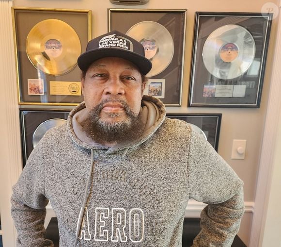 O cantor Victor Willis, vocalista da icônica banda Village People, morreu aos 74 anos