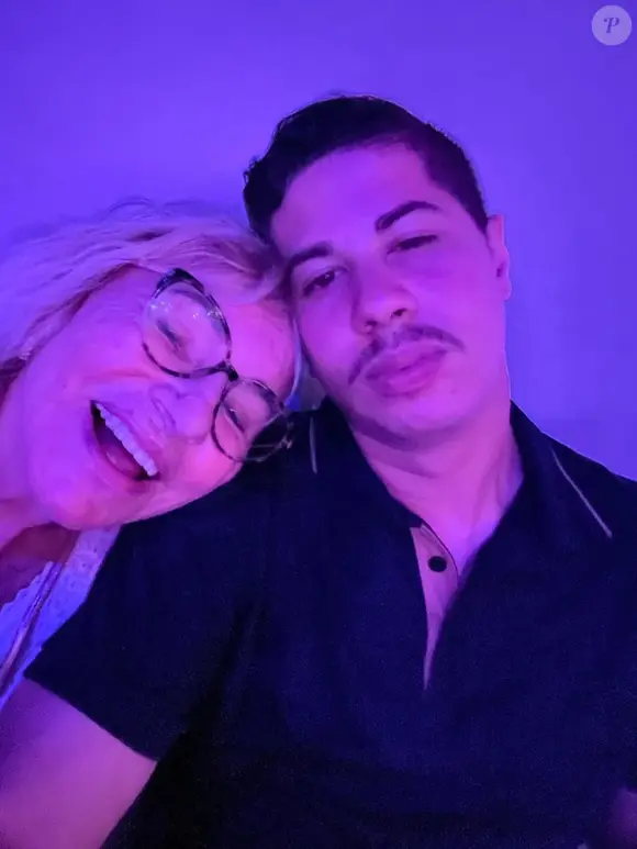 A diferença de 63 anos entre Noé e Eva Michaelichen, mãe da apresentadora Eliana, virou assunto após o jovem afirmar publicamente que vive um romance com ela. Além de defender seus sentimentos em um vídeo com Leo Dias, o produtor de conteúdo revelou ter composto uma música para a suposta companheira.
