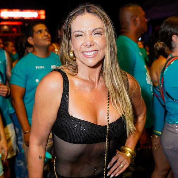 Aos 48 anos, Carla Perez valoriza equilíbrio entre corpo e mente e rejeita padrões irreais