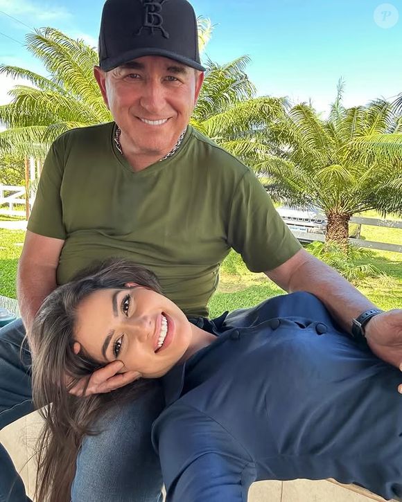 Amado Batista e Calita Franciele se casaram no mês passado