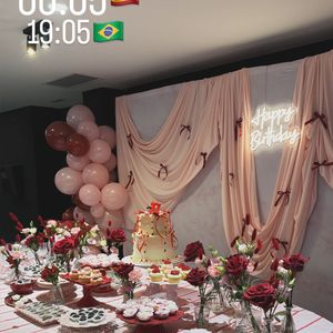 A decoração da festa de aniversário surpresa de Virgínia
