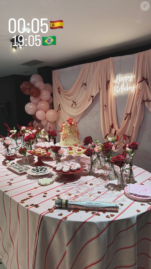 A decoração da festa de aniversário surpresa de Virgínia