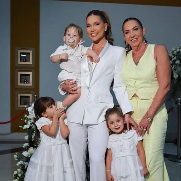 Após a separação de Zé Felipe, Virgínia mora com a mãe e os filhos