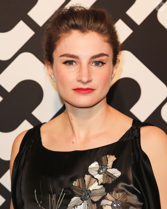 Chloe Malle, filha da atriz Candice Bergen e do cineasta Louis Malle, foi escolhida para assumir o cargo de chefe de conteúdo editorial da Vogue EUA