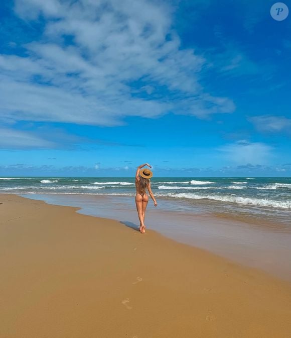 Antes do preenchimento, Saory Cardoso já aparecia exibindo um bumbum redondinho na web