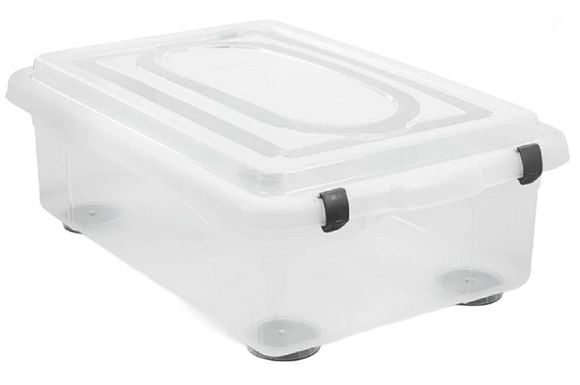 Uma caixa rígida serve para acomodar roupas de cama e também peças menores dobradas na vertical, desde que a altura das dobras permita fechar a tampa