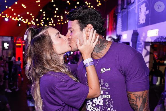 Carnaval 2025 tem beijo de Marcela Fetter e Rodrigo Lima em camarote de Salvador