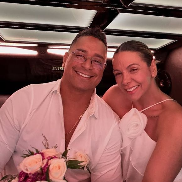 Xanddy Harmonia e Carla Perez renovaram votos com uma cerimônia intimista em Las Vegas