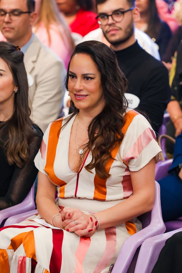 Silvia Abravanel criticou publicamente a exposição de Virgínia Fonseca nas redes sociais e fez comentários relacionados à maternidade da influenciadora. A filha de Silvio Santos chegou a sugerir que Poliana Rocha, mãe de Zé Felipe, assumisse a guarda dos três filhos do ex-casal