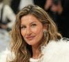 Couve é o segredo da boa forma de Gisele Bündchen: vegetal baratinho desintoxica e fortalece os ossos