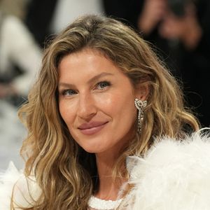 Couve é o segredo da boa forma de Gisele Bündchen: vegetal baratinho desintoxica e fortalece os ossos