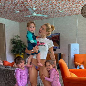 A influenciadora vinha alternando publicações sobre a rotina com os filhos — Maria Alice, Maria Flor e José Leonardo — e conteúdos relacionados à sua marca de cosméticos.