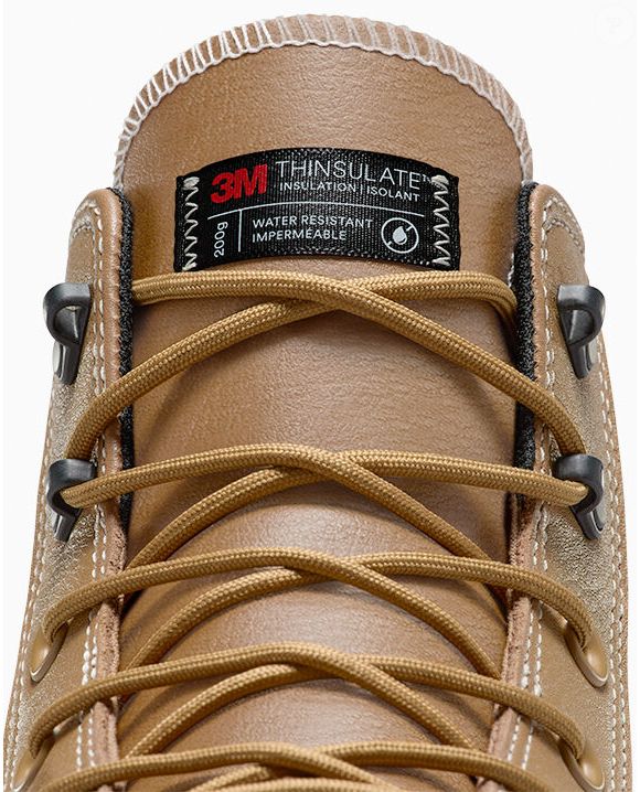O Chuck Taylor All Star Equip Waterproof, da Converse, possui forro acolchoado com tecnologia 3M Thinsulate, que ajuda a proporcionar aquecimento sem adicionar muito peso ao calçado. O recurso é um dos destaques do modelo para os dias de temperaturas mais baixas