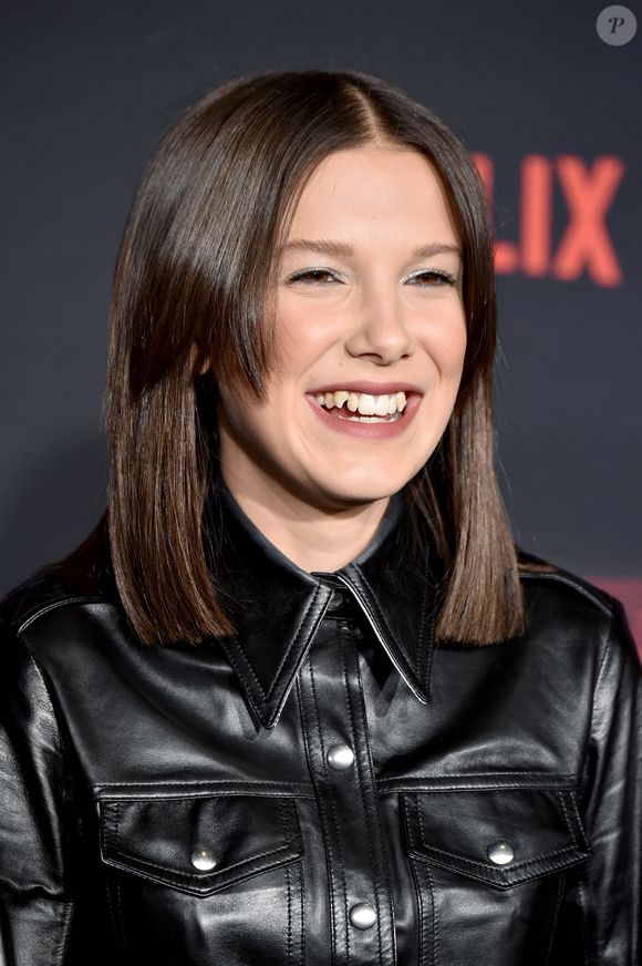 Millie Bobby Brown, atriz de 'Stranger Thingas', passou a usar mais cores nas maquiagens conforme foi ficando mais velha