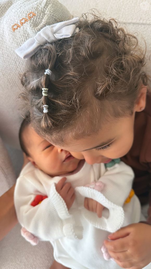 Bruna Biancardi mostrou ainda momento de fofura das filhas, Mel e Mavie