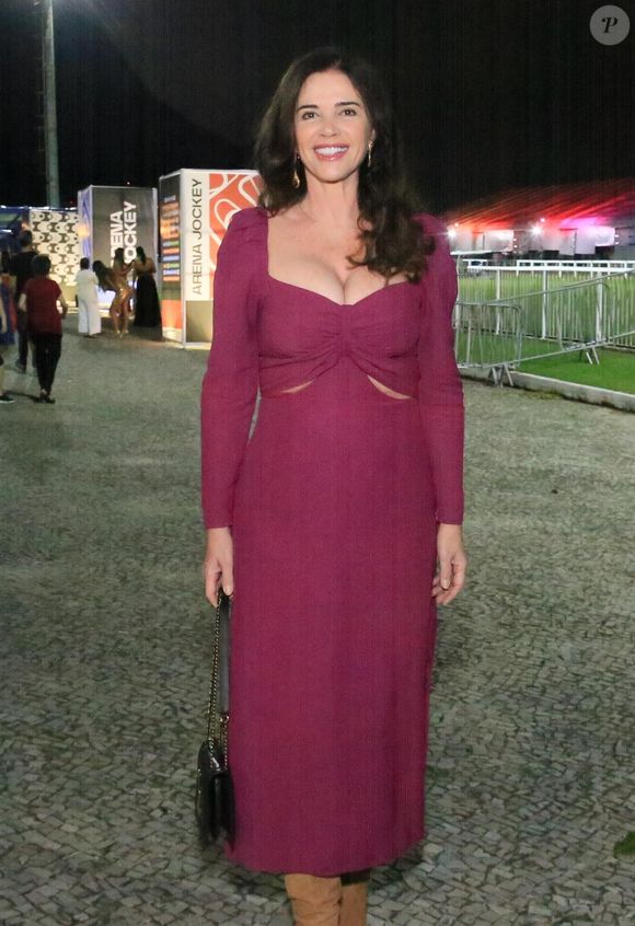 Eterna rainha de bateria do Carnaval do Rio, Luma de Oliveira se surpreendeu por ter inspirado Wando a escrever música de letra picante após vê-la nua na 'Playboy': 'Foi uma grata surpresa. Fiquei horas pensando. Foi uma emoção diferente'