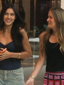 Mais que amigas, friends! Rafaella Justus ostenta bolsa de luxo de R$ 16 mil e calça de crochê baratinha em passeio com Duda Guerra, ex de Benício Huck. Fotos!