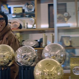 Na produção, Ronaldinho Gaúcho relembra suas conquistas profissionais e momentos pessoais da vida, o que rendeu questionamentos na web