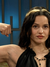 Rosalía, aos 33 anos, sobre sua rotina fitness e alimentação: 'Muitos exercícios com pesos, cardio, peixe e poucas noites de balada. A dança faz parte do meu treino'