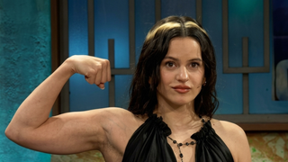 Rosalía, aos 33 anos, sobre sua rotina fitness e alimentação: 'Muitos exercícios com pesos, cardio, peixe e poucas noites de balada. A dança faz parte do meu treino'