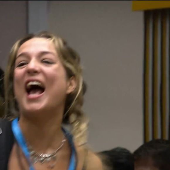 Samira agradeceu à Tadeu Schmidt após apresentador do BBB 26 anunciar ganho de dinheiro na casa