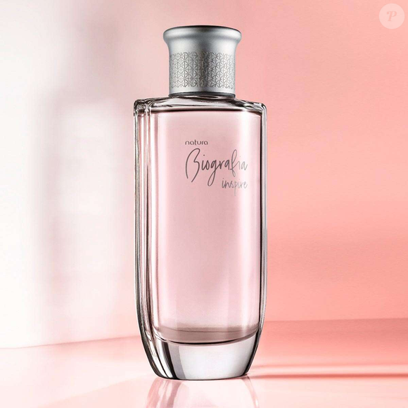 O perfume Biografia Inspire é uma fragrância feminina alegre e acolhedora, para a mulher que tem orgulho de relembrar seus fatos e escolhas