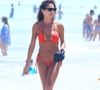 Deborah Secco não percebeu que estava sendo clicada