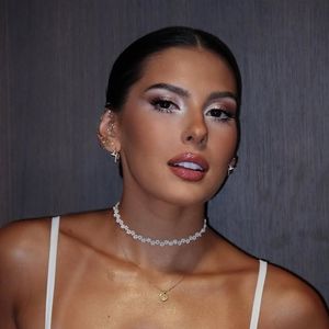 Ana Castela foi criticada na web por, possivelmente, estar pilotando o jet ski sem habilitação