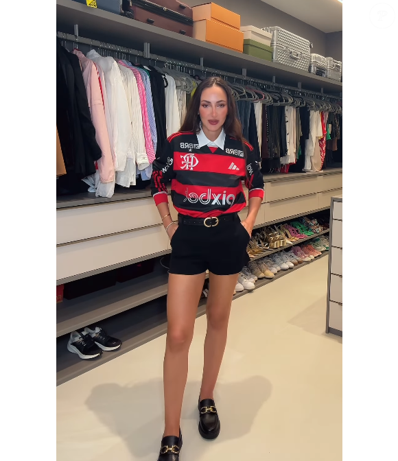 Maitê Lo Sardo cria look despojado e elegante para assistir jogo do Flamengo