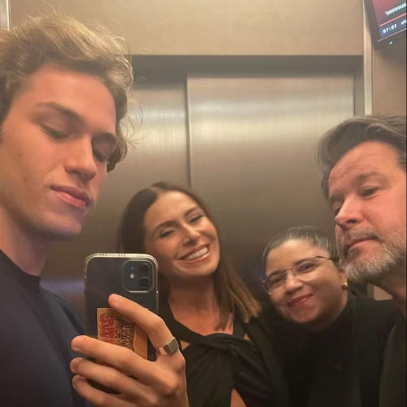 Pietro ao lado dos pais Giovanna Antonelli e Murilo Benício, e da produtora executiva Marina Oliveira