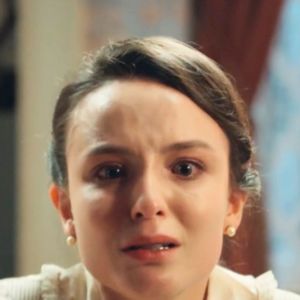 Estela (Larissa Manoela) de 'Êta Mundo Melhor!' sofre com ansiedade; a atriz comentou em postagens nas redes sociais sobre as críticas que recebeu por atuação.