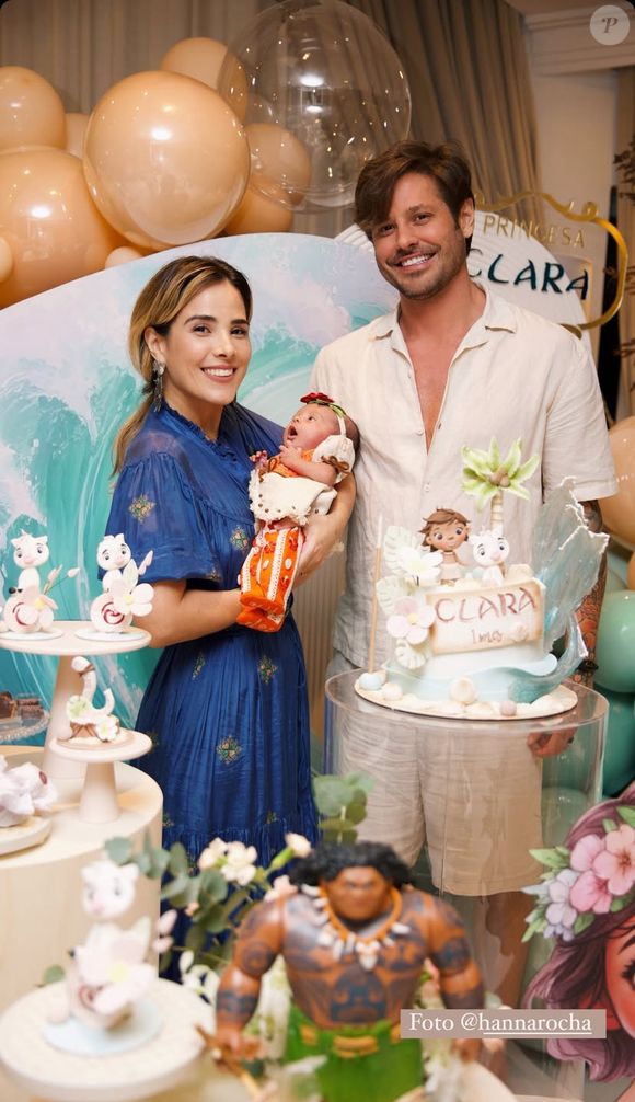 Madrinha de Clara, Wanessa Camargo e o namorado posaram com a bebê