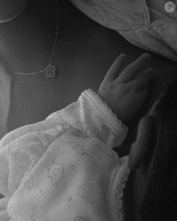 Zuri, filha de Brunna e Ludmilla, em foto inédita compartilhada pela dançarina e influenciadora